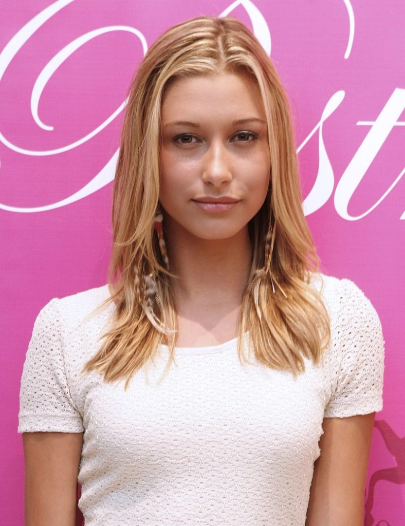 2011_Hailey Baldwin with thin eyebrows